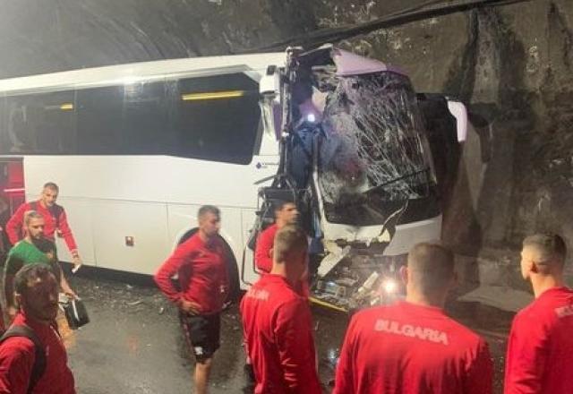 Seleção da Bulgária sofre acidente de ônibus, e atleta passa por cirurgia