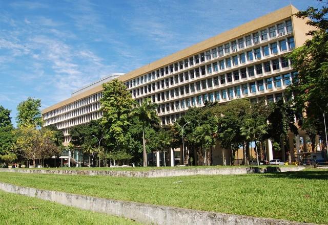 UFRJ pode fechar por falta de dinheiro para pagar contas