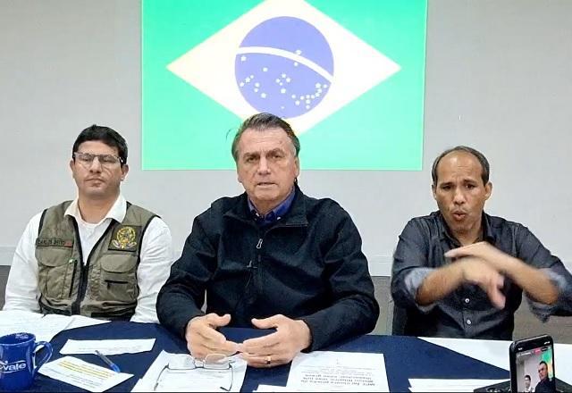 "Boto a mão no fogo pelo Milton Ribeiro", afirma Bolsonaro