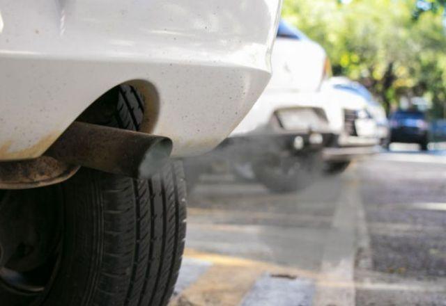 UE concorda em encerrar venda de carros novos a combustão até 2035