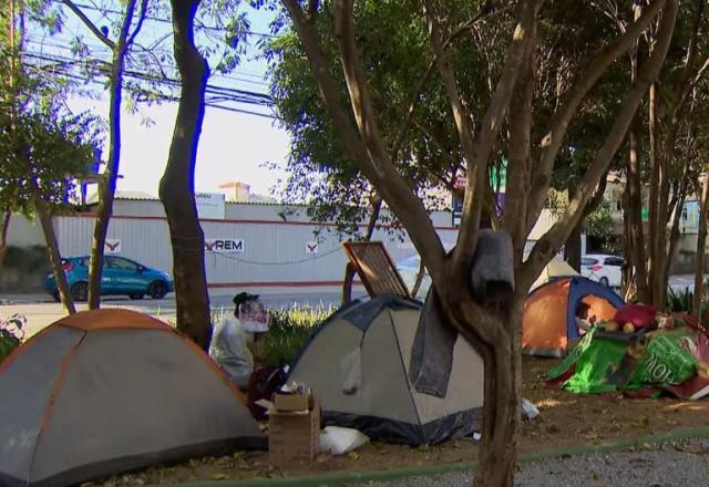 Projeto que dá dinheiro a quem acolher morador de rua é alvo de críticas