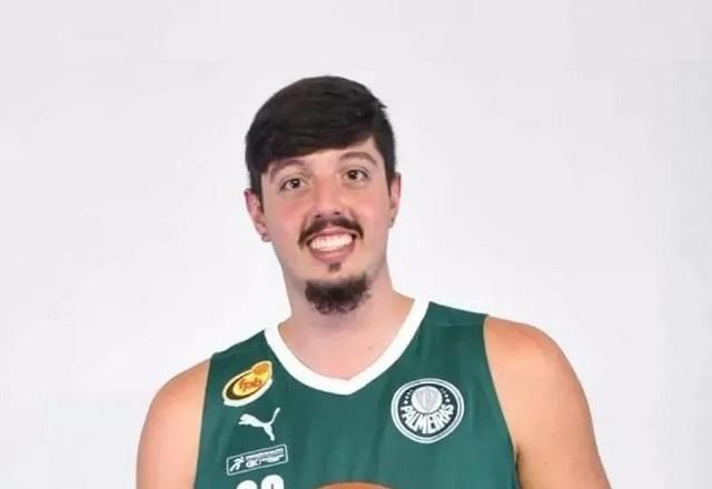 Jogador de basquete do Palmeiras está na UTI após grave acidente de carro