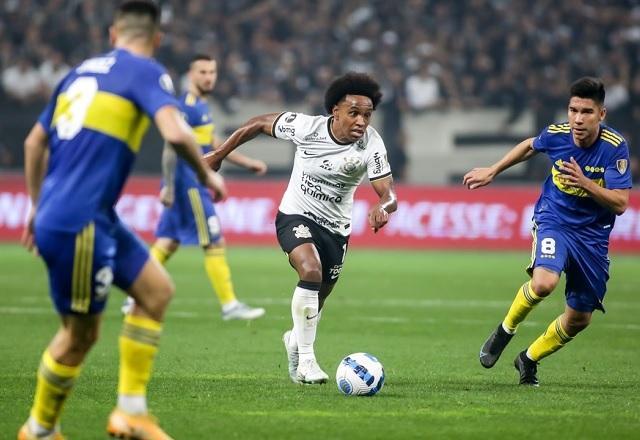 Corinthians chega à Argentina e pode ter Willian contra o Boca Juniors