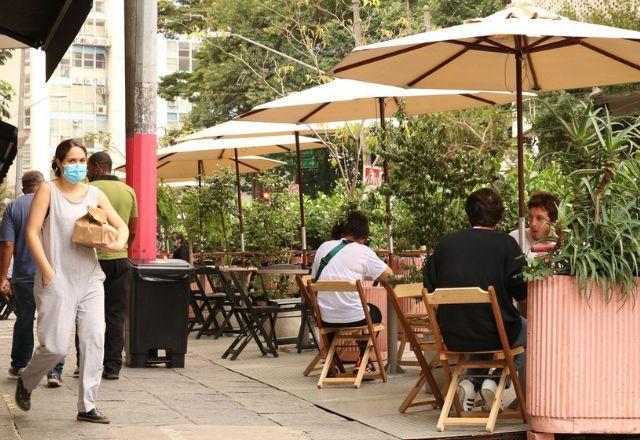 Apesar da retomada, bares e restaurantes sofrem com dívidas e inflação