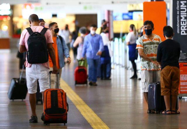 Preço de passagens aéreas registra aumento de quase 80%  em abril