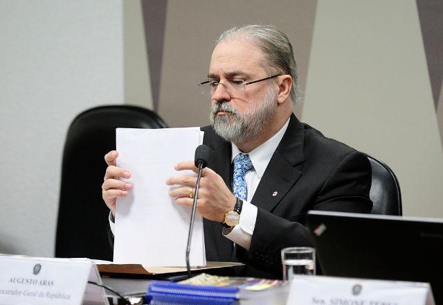 "Precisamos obter conclusão do inquérito", diz Aras sobre morte de petista