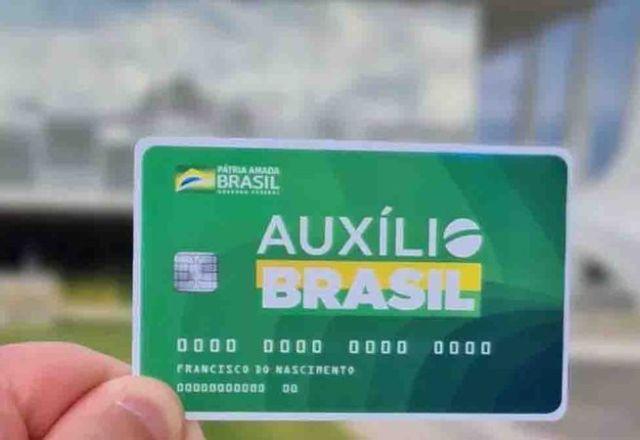 Com PEC aprovada, governo corre para incluir famílias no Auxílio Brasil