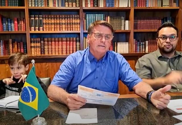 Negociações para compra de diesel da Rússia estão avançadas, diz Bolsonaro