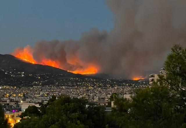 Incêndios florestais chegam à Grécia