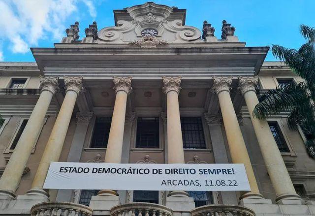 Adesão à carta pela democracia dispara e atinge 377 mil assinaturas