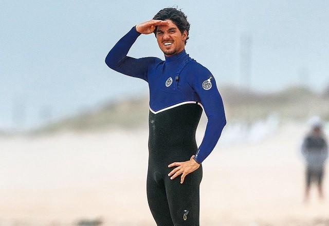 Gabriel Medina lamenta solteirice em meio à polêmica de quem paga conta