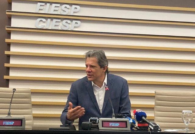 Haddad critica "orçamento secreto" em debate com empresários