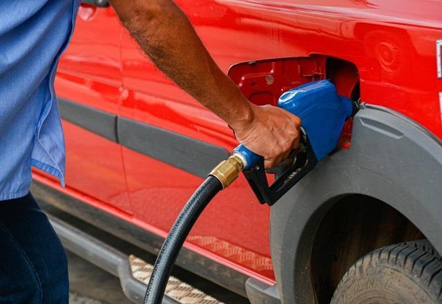 Petrobras reduz R$ 0,22 por litro o preço do diesel nas refinarias