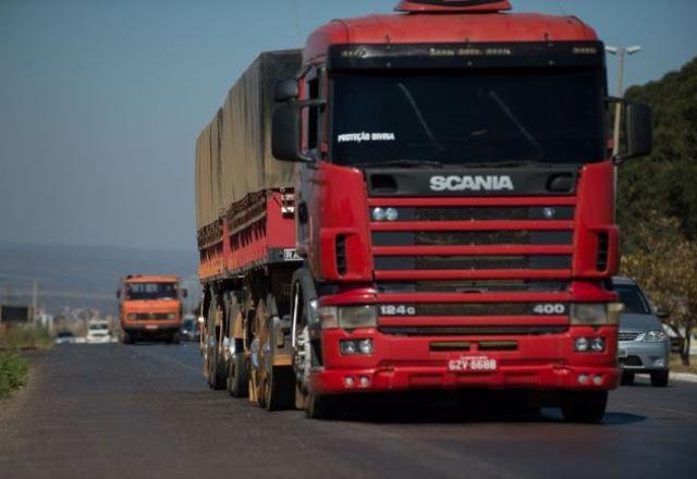 Inflação: transporte ajuda na retração, mas transportador paga a conta