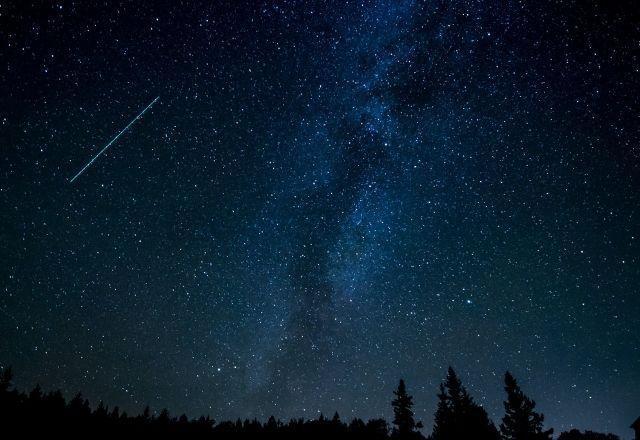 Pico de chuva de meteoros ocorre na madrugada deste sábado (13.ago)