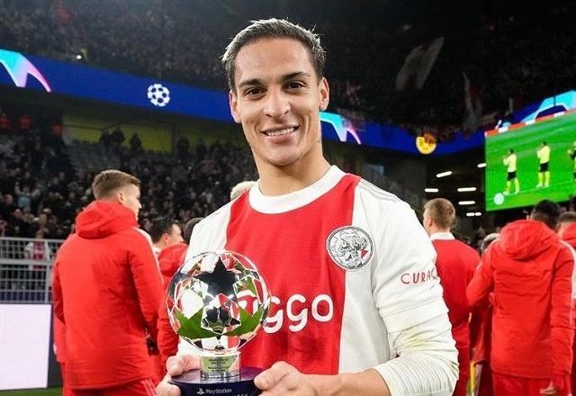 Manchester United prepara oferta de R$ 481 milhões por Antony, do Ajax