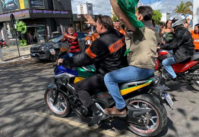 Bolsonaro volta a Brasília para se preparar para o 1º debate da campanha