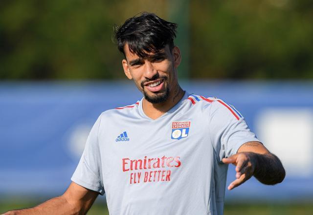 Perto de fechar com West Ham, Paquetá não é relacionado pelo Lyon