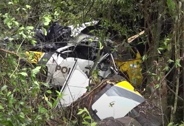 Dois policiais militares morrem após viatura capotar