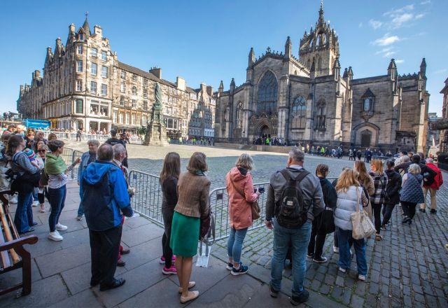 Escócia encerra fila para visitar caixão da rainha Elizabeth II