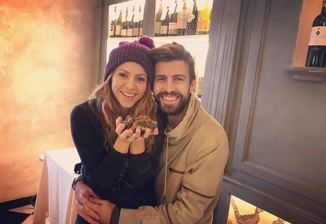 Jornal: Piqué recusa pedido de devolução de 15 Grammys de Shakira