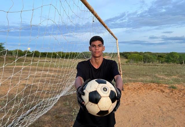 Luva de Pedreiro: em meio a especulações, um jovem em conflito