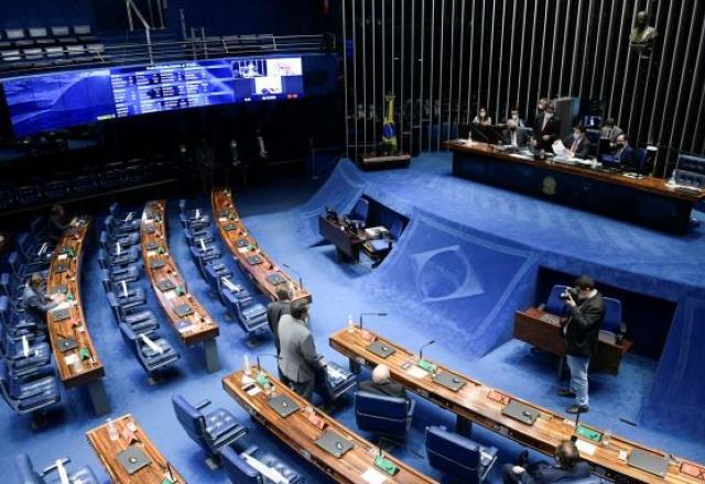 Senadores propõem uso do orçamento secreto para pagar piso da enfermagem