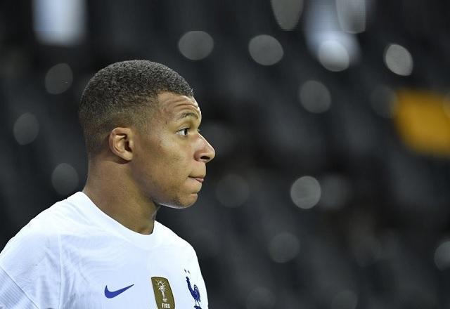 Insatisfeito, Mbappé se recusa a participar de fotos da seleção francesa; entenda