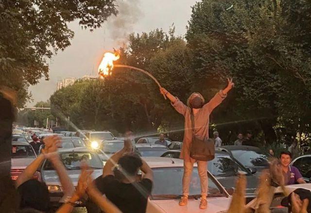 Irã tem quinto dia de protestos contra morte de Mahsa Amini