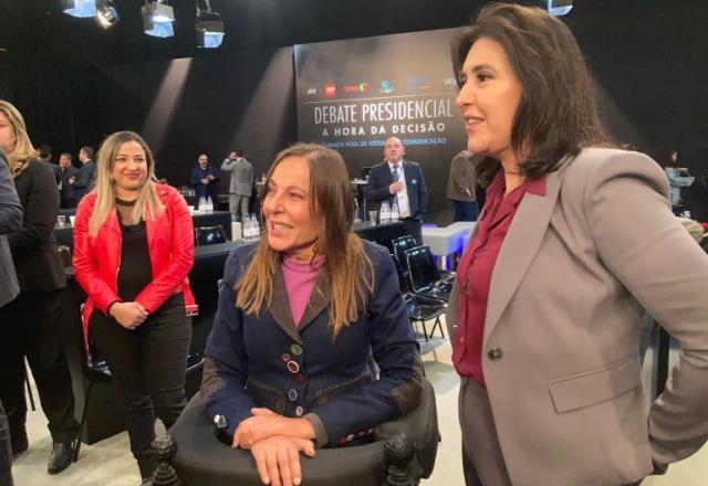 Tebet e Soraya visitam lounge de convidados após debate no SBT