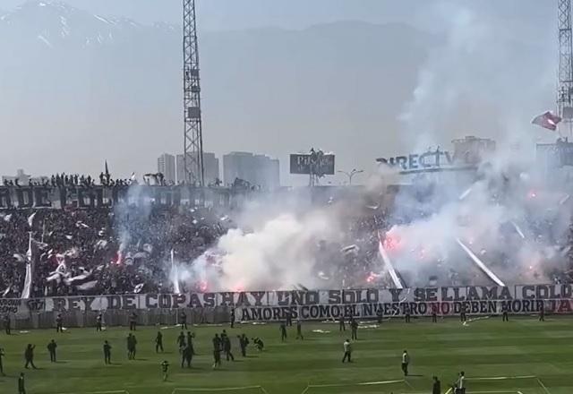 Teto do estádio Monumental, do Colo-Colo, desaba sobre torcedores