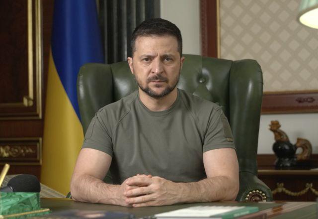 Zelensky anuncia reconquista de três aldeias em região anexada por Rússia