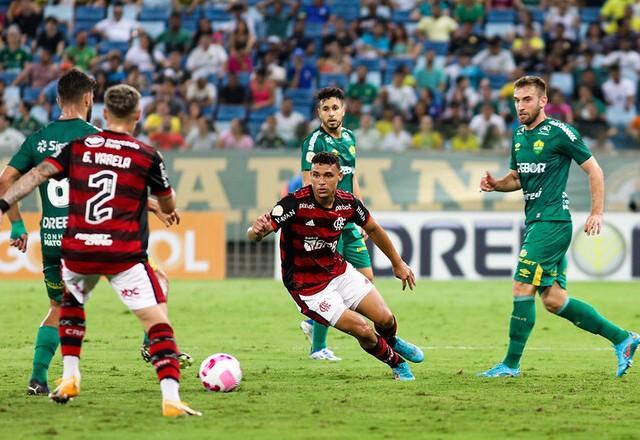 Reservas brilham no segundo tempo, e Flamengo vence Cuiabá fora de casa