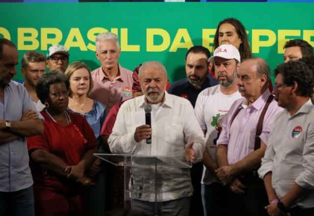 Em BH, Lula promete obras, avanço econômico e rechaça migração de votos de Zema