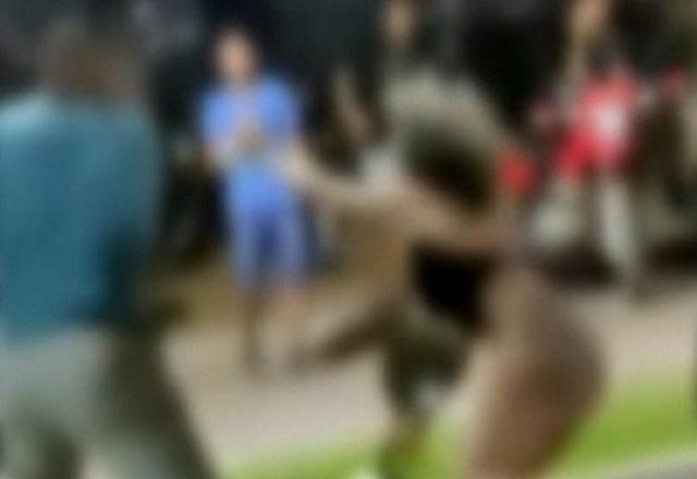 Policial de folga é preso após agredir mulher com socos e empurrões