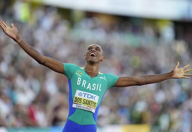 Alison dos Santos representa o Brasil em disputa de atleta do ano em 2022