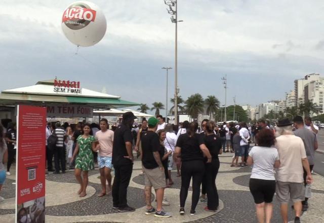 Com árvore de carcaças, Ação Cidadania lança a campanha "Natal sem Fome"