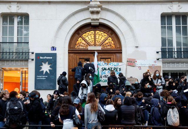 Franceses mobilizam greve nacional em busca de reajustes salariais