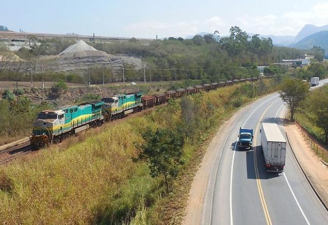 38% das indústrias trocariam transporte em rodovias por outro modal