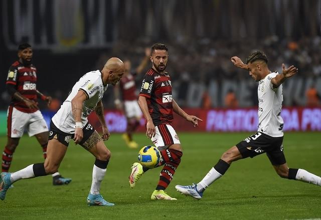 Flamengo x Corinthians: onde assistir, escalações e desfalques