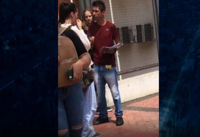 Assediador é preso após observar jovem em banheiro de universidade