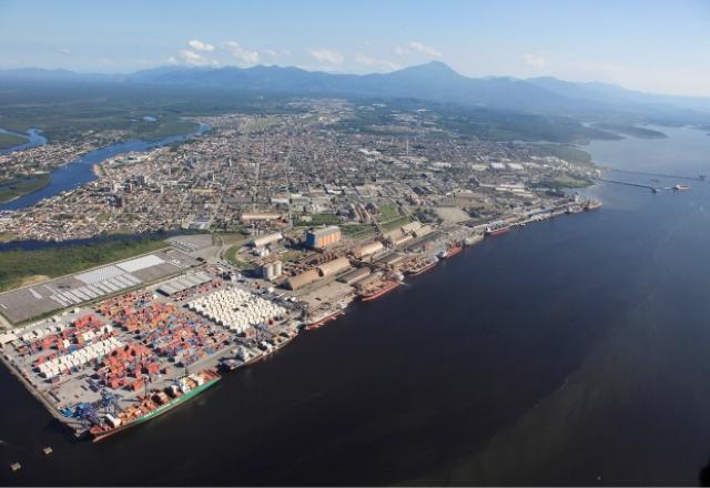 Sobrando fertilizante: navios desviam do Brasil; armazéns serão ampliados