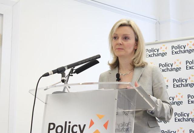 Mapa Mundi: após 45 dias, Liz Truss renuncia ao cargo