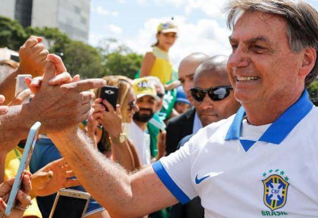 No último dia de comícios, Bolsonaro participa da atos no Rio