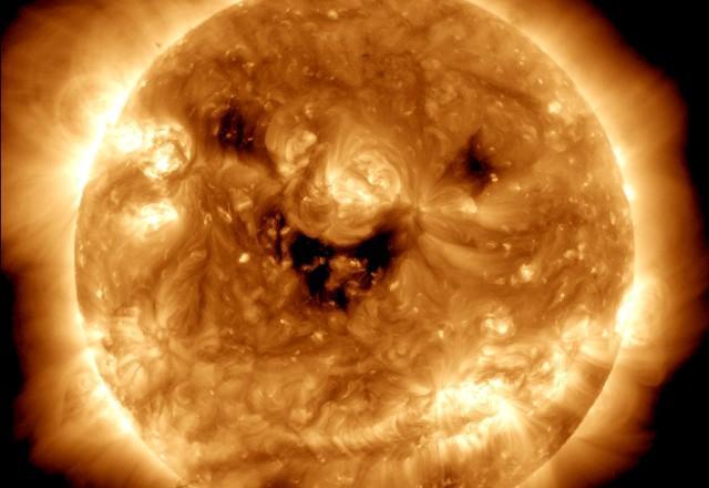 Sol "sorrindo" viraliza após Nasa divulgar imagem nas redes sociais