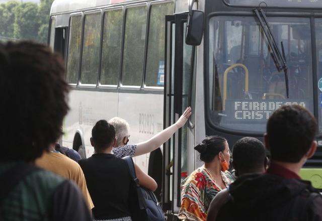 Quase 400 municípios terão transporte de graça neste domingo de eleição