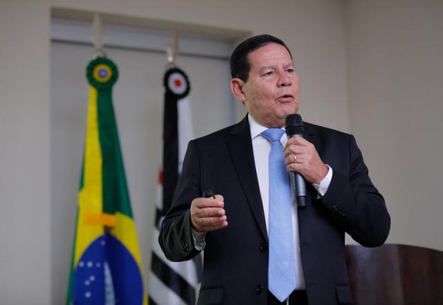 Mourão manda mensagem para Alckmin, que liga para agradecer