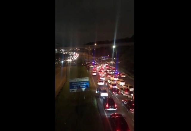 Voos são cancelados após bloqueio em acesso ao Aeroporto de Guarulhos