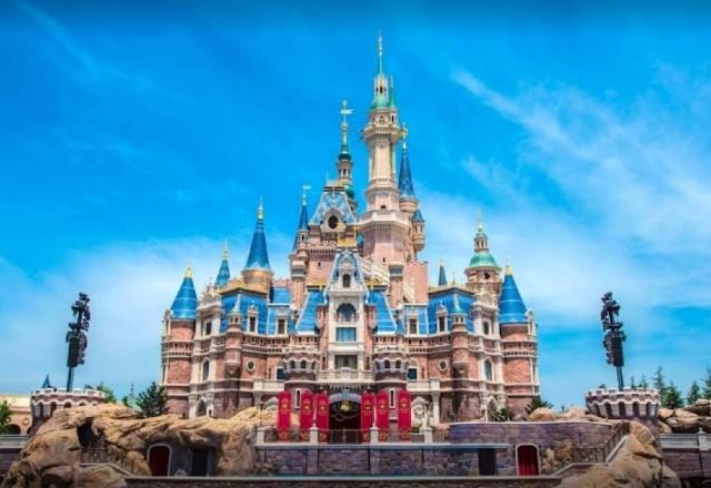 Visitantes ficam presos na Disney de Xangai após casos de covid