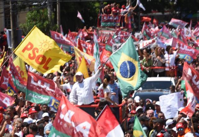 PSol avalia se integrará governo: "Não dá para acender vela a Deus e ao diabo"